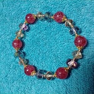 Goldtone red aurora beaded stretch bracelet